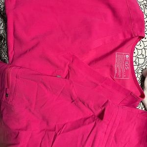 Hot pink figs scrubs top is medium, bottom is small petite regular yolas